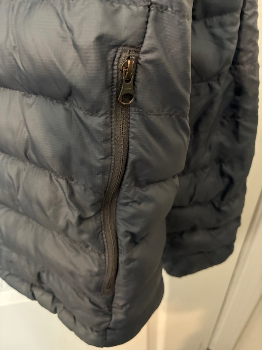 Marmot Women's Lightweight Puffer Jacket - Light Gray - Picture 4 of 6